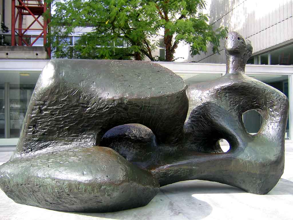 Henry Moore liegende