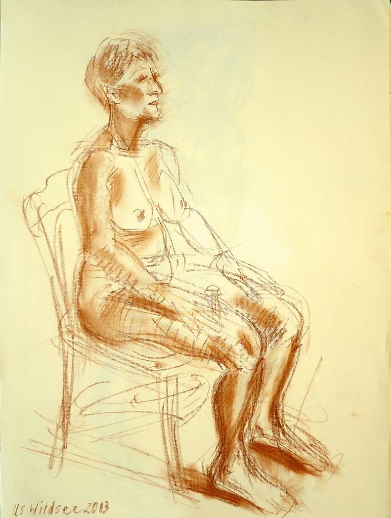 sitzende Akt studie weit schauend Wildsee