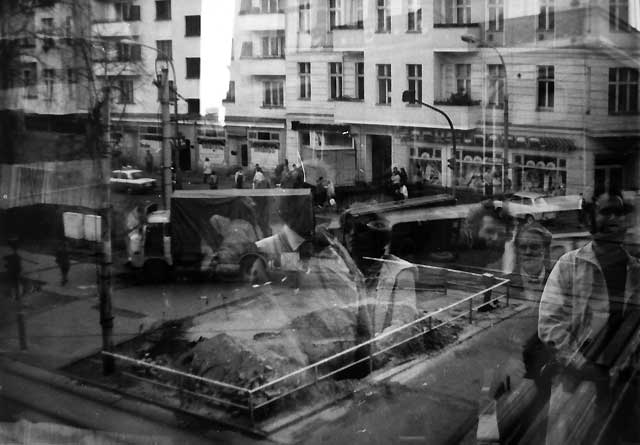 Warschauer Str. Erdgas aufgraben Grenzen ueberwinden